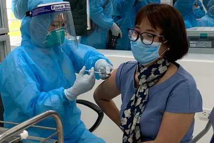 Vaccine của AstraZeneca phòng ngừa bệnh Covid-19 có triệu chứng tới 79%