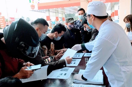 Hướng dẫn người dân khai báo y tế. (Ảnh minh họa)