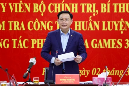 Đồng chí Vương Đình Huệ, Uỷ viên Bộ Chính trị, Bí thư Thành uỷ phát biểu ý kiến tại buổi làm việc. 