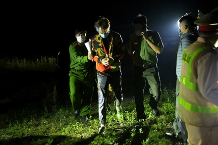 Các đối tượng được bàn giao lại cho Công an Nghệ An để tiếp tục điều tra, xử lý.