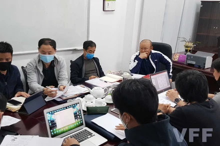 HLV Park Hang Seo và các trợ lý tại buổi làm việc sáng 3-3. 
