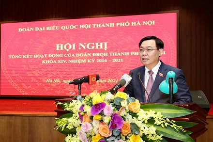 Đồng chí Vương Đình Huệ phát biểu tại hội nghị. Ảnh: DUY LINH