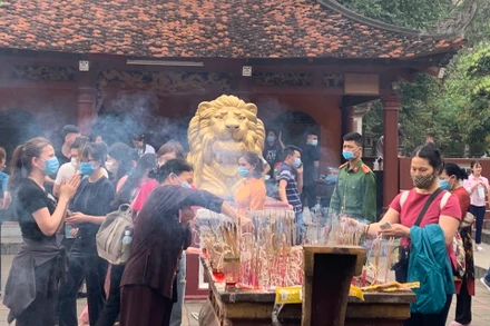 Chùa Hương ngày đầu mở cửa đón khách