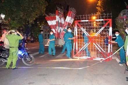 Phong tỏa khu vực có ca xét nghiệm dương tính SARS-CoV-2.