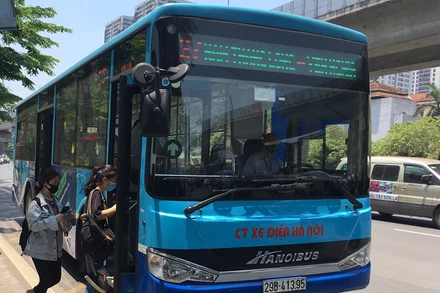 Từ 0 giờ ngày 8-3, xe buýt tại Hà Nội sẽ không còn phải bố trí hành khách ngồi giãn cách.