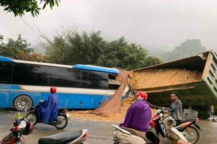 Hiện trường vụ tai nạn giao thông nghiêm trọng.
