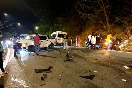 Hiện trường vụ tai nạn giao thông liên hoàn trên đèo Bảo Lộc ngày 26-2.