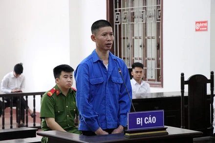 Đối tượng Phạm Văn Sỹ tại phiên tòa.