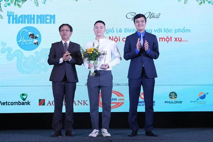 Các tác giả đoạt giải nhất cuộc thi.