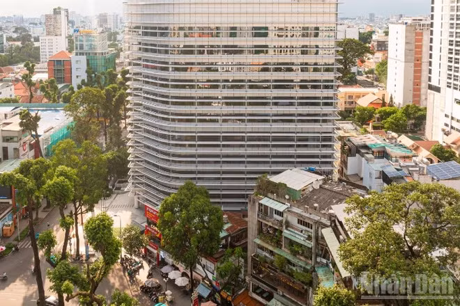Thành phố Hồ Chí Minh có công trình đầu tiên trên thế giới đạt đồng thời chứng nhận bạch kim cao nhất theo ba hệ thống công trình xanh. 