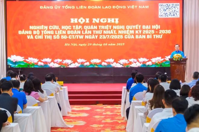 Toàn cảnh hội nghị.