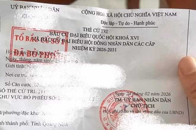 Nguy cơ lộ lọt thông tin cá nhân khi đăng hình ảnh thẻ cử tri lên mạng xã hội.