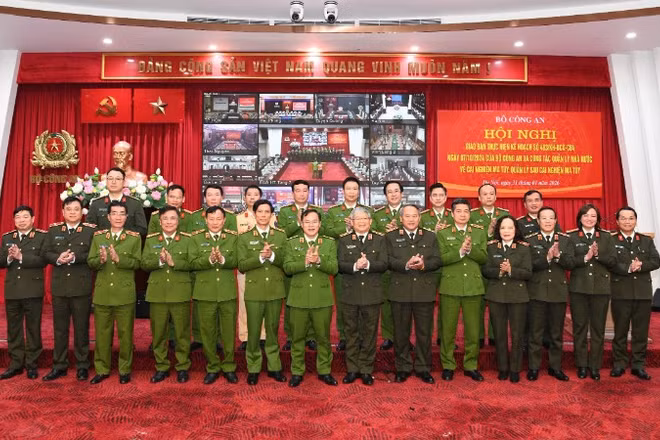 Các đại biểu dự hội nghị.