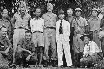 Kỷ Niệm 80 Năm Thành Lập Việt-Mỹ Thân Hữu Hội Chủ Tịch Hồ Chí Minh Chụp Ảnh Lưu Niệm Với Nhóm Tình Báo Con Nai (Deer Team) Thuộc Cơ Quan Tình Báo Chiến Lược Mỹ (Oss), Tháng 8/1945. (Ảnh Tư Liệu)