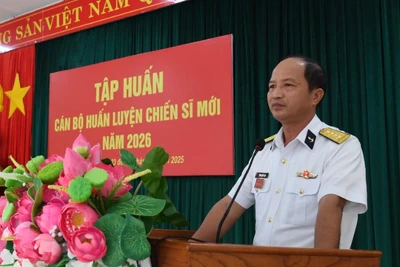 Đại tá Lương Quốc Anh, Phó Tư lệnh Vùng 5 Hải quân phát biểu khai mạc tập huấn. (Ảnh do Vùng 5 Hải quân cung cấp)