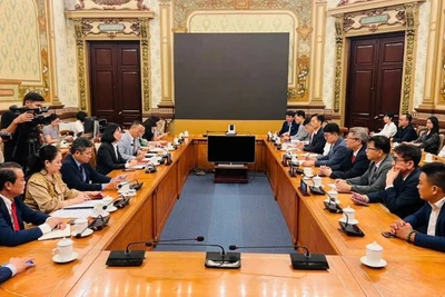 Quang cảnh buổi làm việc. 