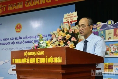 Ông Nguyễn Trung Kiên - Chủ nhiệm Ủy ban Nhà nước về người Việt Nam ở nước ngoài phát biểu khai mạc khóa học. 