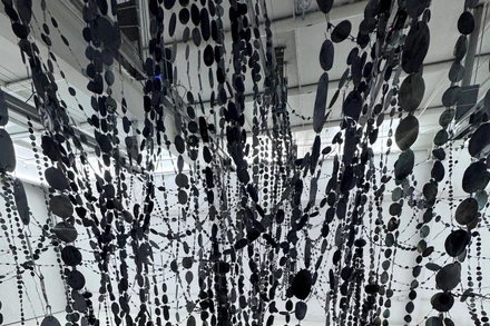 Chi tiết tác phẩm vật lý của Lê Tuấn Ry ở Hà Nội.