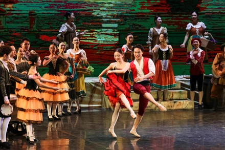 Nhà hát Nhạc Vũ Kịch Việt Nam luôn nỗ lực xây dựng các vở ballet kinh điển của thế giới, phục vụ khán giả trong nước (trong ảnh: Cảnh trong vở ballet Don Quixote của Nhà hát được công diễn lần đầu vào cuối tháng 6/2025). Nguồn: Nhà hát Hồ Gươm