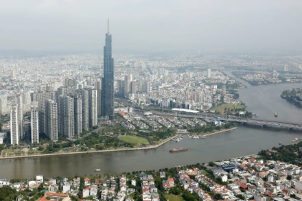 Thành phố Hồ Chí Minh mới (sau khi sáp nhập với một số địa phương lân cận) trở thành trung tâm kinh tế-đô thị liên vùng, đóng vai trò đầu tàu trong phát triển vùng Đông Nam Bộ. ảnh: Khiếu Minh