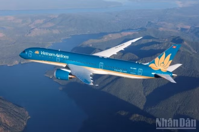 Hãng hàng không Quốc gia (Vietnam Airlines) giữ vai trò tiên phong, như một "cánh tay nối dài" của ý chí tự cường dân tộc, bảo đảm sự bền vững cho tăng trưởng dài hạn.