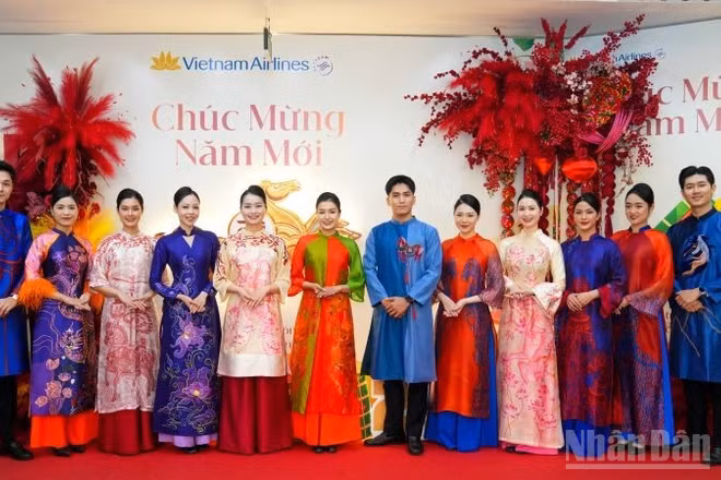 Vietnam Airlines mang không khí Tết cổ truyền lan tỏa trên từng chuyến bay.