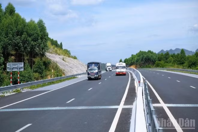 Sau hơn 5 năm đưa vào vận hành khai thác, tuyến cao tốc Bắc Giang-Lạng Sơn đã phục vụ hơn 11 triệu lượt phương tiện lưu thông an toàn và thông suốt, ổn định.
