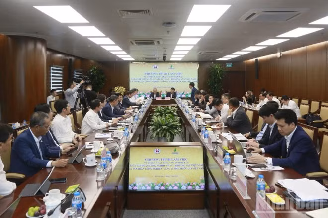 Lãnh đạo hai Tập đoàn Công nghiệp Than-Khoáng sản Việt Nam (TKV) và Công nghiệp-Năng lượng quốc gia Việt Nam (PVN) rà soát tiến độ triển khai thỏa thuận hợp tác và định hướng phối hợp trong lĩnh vực công nghiệp-năng lượng.