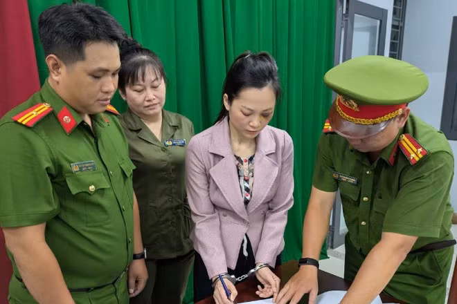 Bà Nguyễn Thị Tuyết Chinh tại cơ quan Công an. (Ảnh: Công an cung cấp)