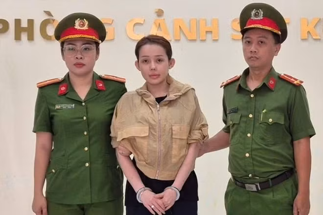 Võ Thị Ngọc Ngân tại cơ quan chức năng. (Ảnh: Công an cung cấp)