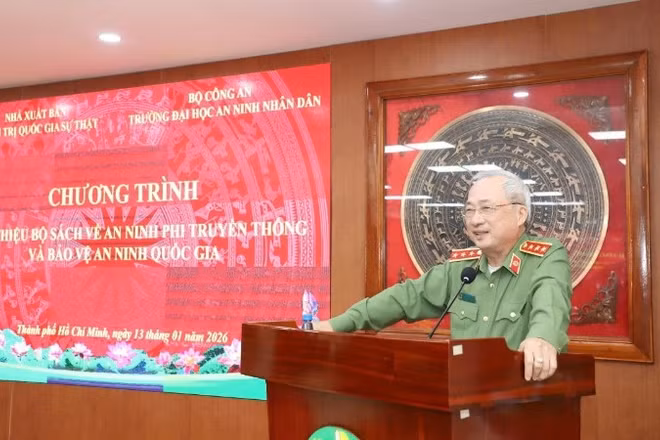 Giáo sư, Tiến sĩ, Thượng tướng Nguyễn Văn Thành phát biểu chia sẻ tại Chương trình.