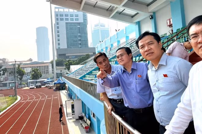 Ban Văn hóa-Xã hội, Hội đồng nhân dân Thành phố Hồ Chí Minh khảo sát tại sân vận động Hoa Lư.