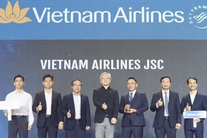Vietnam Airlines đã được Tạp chí HR Asia trao tặng giải thưởng “Nơi làm việc tốt nhất châu Á 2026”, ghi nhận quá trình xây dựng môi trường làm việc lấy con người làm trung tâm và phát triển nguồn nhân lực bền vững của Hãng.