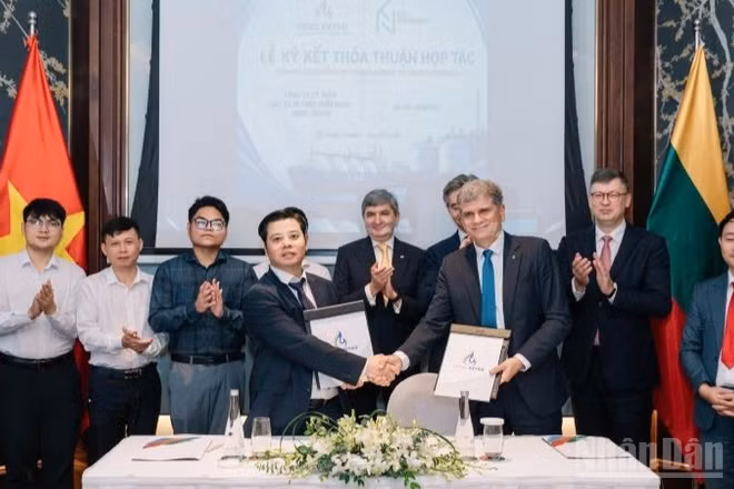 Tập đoàn INDEL đã ký Biên bản ghi nhớ (MOU) với Tập đoàn KN Energy (Cộng hòa Litva), nhằm hợp tác chuyển giao công nghệ Tổng kho khí cho dự án hạ tầng năng lượng trọng điểm tại Khánh Hòa.