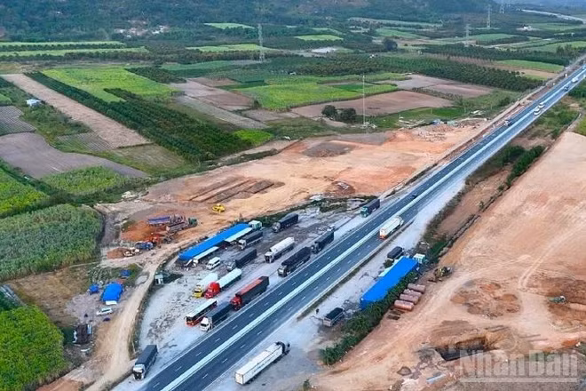 Trạm dừng nghỉ Nha Trang-Cam Lâm trên tuyến cao tốc bắc-nam phía đông. (Ảnh: BIỂN NGỌC)