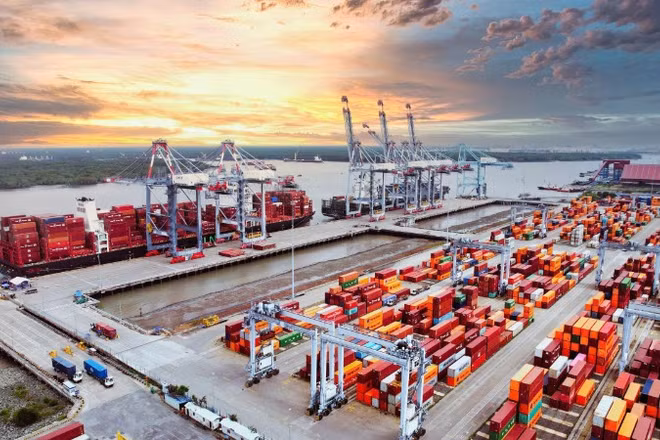 Chi phí logistics tăng cao vẫn là bài toán lớn đối với cơ quan quản lý và các doanh nghiệp. (Ảnh: THẾ ANH)