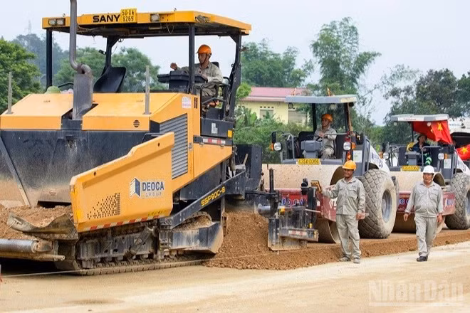 Lực lượng thi công hai tuyến cao tốc qua Cao Bằng và Lạng Sơn đang tận dụng tối đa điều kiện thời tiết, tranh thủ thi công hoàn thành dự án.