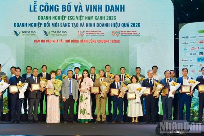 Vietnam Airlines được vinh danh trong Top 10 Doanh nghiệp ESG Việt Nam xanh 2026 ngành Logistics và Top 100 ESG Việt Nam xanh 2026.