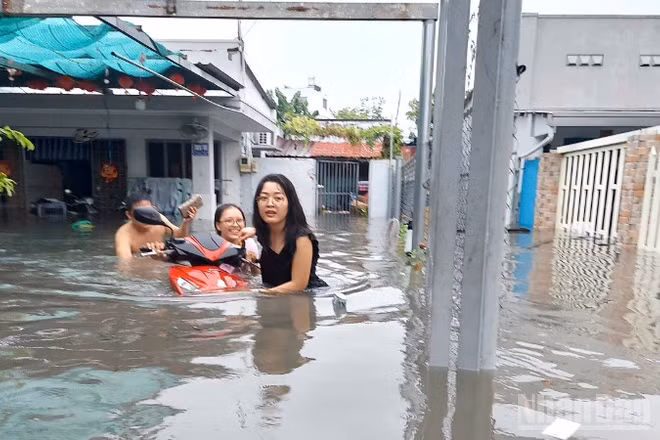Ngập lụt khiến đời sống dân sinh bị tác động rất lớn. 