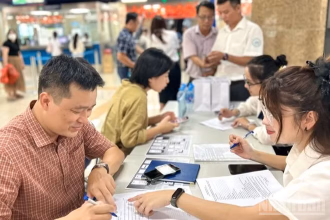 Hà Nội Metro hỗ trợ toàn bộ tiền vé cho hành khách thử nghiệm nhận diện sinh trắc học, thanh toán không dùng tiền mặt đến hết tháng 10/2025.