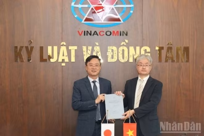 Đại diện TKV và JOGMEC ký kế hoạch hợp tác đào tạo công nghệ an toàn và khai thác than năm 2026.