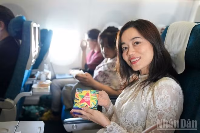Vietnam Airlines phục vụ miễn phí bánh trung thu trên các chuyến bay từ ngày 10-14/9.