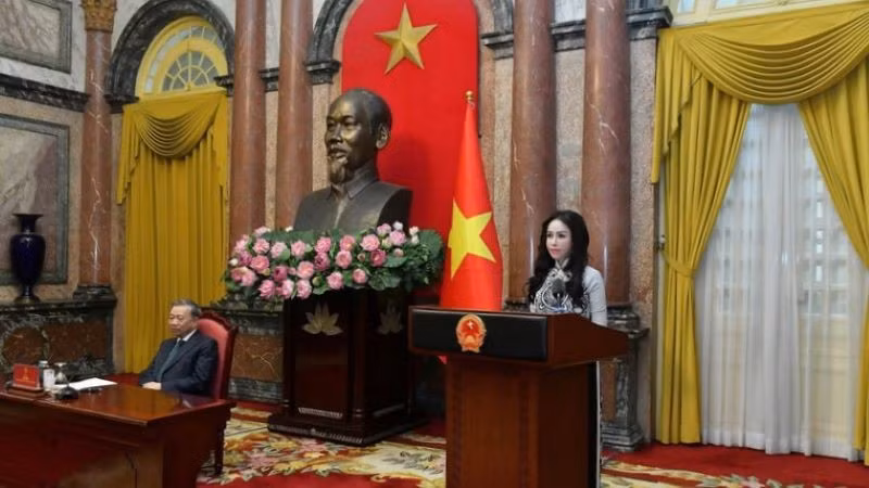 Doanh nhân Lê Nữ Thùy Dương phát biểu tại buổi gặp mặt Tổng Bí thư Tô Lâm ngày 11/10/2024. (Ảnh: ĐĂNG KHOA)