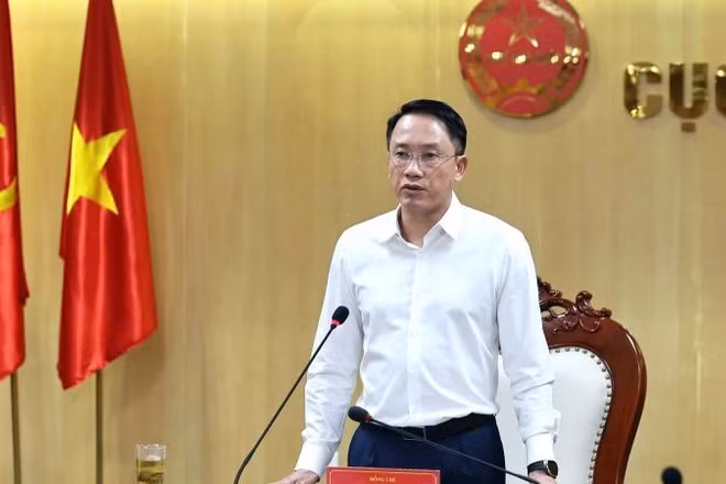Phó Cục trưởng Mai Sơn phát biểu chỉ đạo tại cuộc họp.