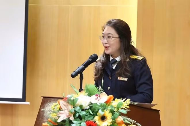 Phó Ban Tổ chức cán bộ Nguyễn Thị Thanh Xuân phát biểu khai mạc lớp bồi dưỡng.