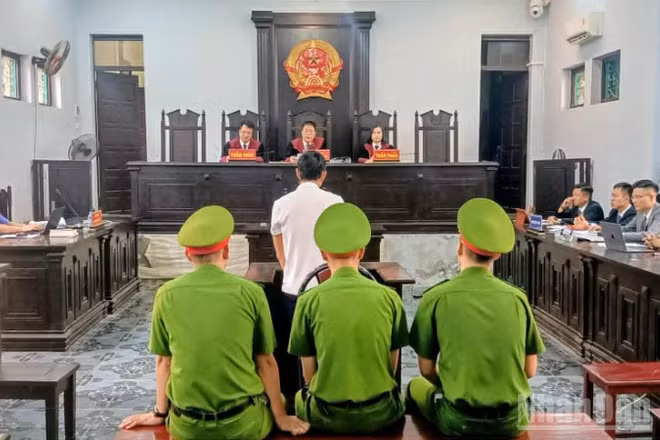 Quang cảnh phiên tòa.