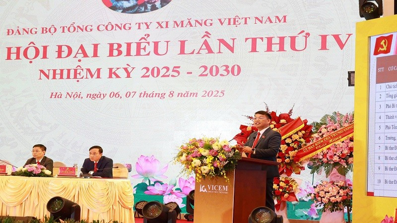 Chủ tịch Hội đồng thành viên VICEM Nguyễn Quốc Việt báo cáo tại Đại hội. (Ảnh: Thu Huyền) anh-chu-tich-viet-tai-dai-hoi-dang.jpg