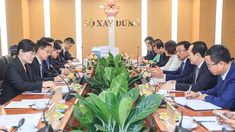 Toàn cảnh buổi làm việc giữa Bộ Xây dựng và Cục Hợp tác kinh tế quốc tế, Bộ Thương mại Trung Quốc. (Ảnh: Tạ Hải)