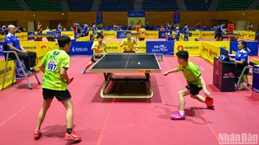 Trận chung kết đôi nam diễn ra sôi nổi tại Cung thể thao Tiên Sơn (Đà Nẵng).
