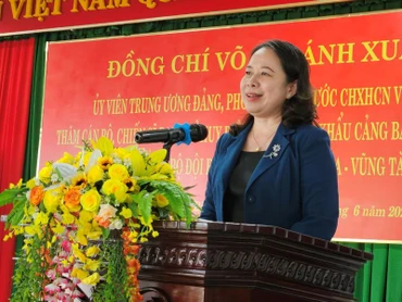 Phó Chủ tịch nước Võ Thị Ánh Xuân biểu dương thành tích của Ban Chỉ huy Biên phòng cửa khẩu cảng tỉnh Bà Rịa-Vũng Tàu.
